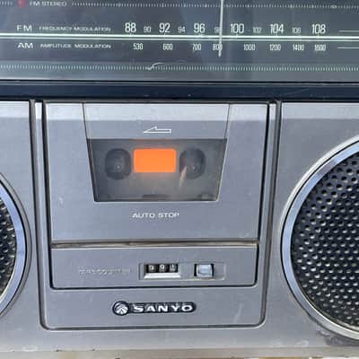 Vintage Sanyo M9930 Boom Box Cassette Recorder Stereo Radio Portable FOR PARTS OR REPAIRS image 3