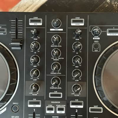 Roland DJ-202 Serato DJ Controller image 3