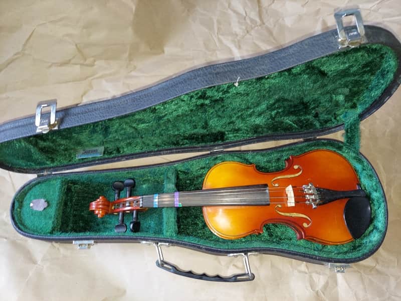 Suzuki Model 220 (1/10 Size) Violin, Japan, 1979 with case & bow image 1