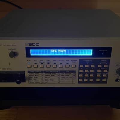 Akai S900 MIDI Digital Sampler