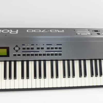 Roland RD-700 88-Key Digital Piano  w/ Gig Bag RD700 image 9