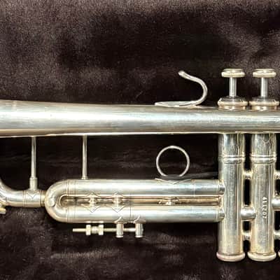 Bach Stradivarius Trumpet Model 37, Silver Finish image 9