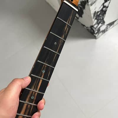 round-end stainless steel AAAA 22frets roasted flame Maple 22fret Roasted flame Maple Electric guitar neck Ebony fingerboard。 image 3
