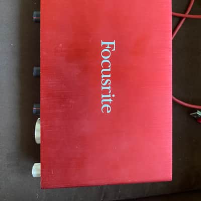Focusrite Scarlett 2i4 2nd Gen USB Audio Interface 2016 - 2018 - Red / Black image 2