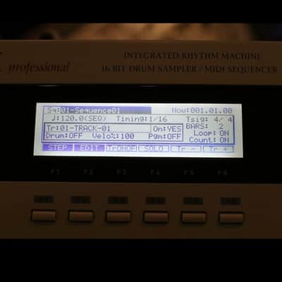 Akai MPC2000 MIDI Production Center 1997 - 2001 - Grey image 2