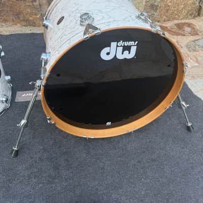 DW Collectors 5pc Drum Set White Marble w/ 20 inch kick! image 5