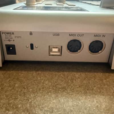 Akai MPD24 MIDI Controller  2010s - Silver image 8