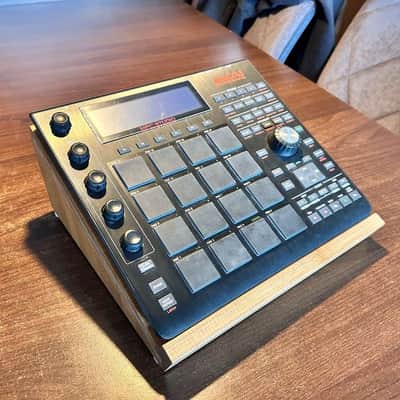 Akai MPC Studio Music Production Controller V1 image 5