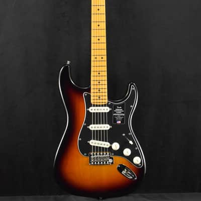 Mint Fender American Professional Classic Stratocaster 3-Color Sunburst Maple Fingerboard image 2