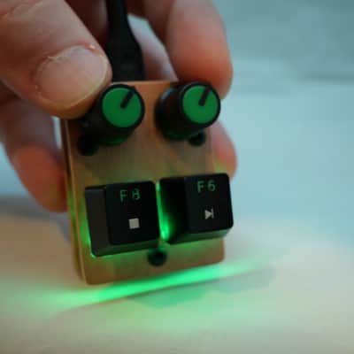 useMidi madMidiMini 2025 with 2 Note Buttons 2 Potentiometers and LEDs image 2
