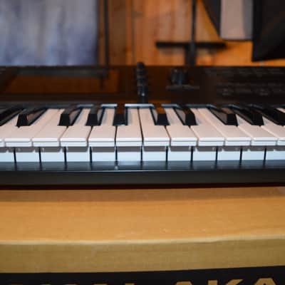 Akai MPC Key 61 Standalone Workstation Synthesizer 2022 - Present - Black image 8