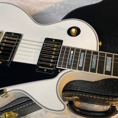 NEW! Gibson Les Paul Custom - Alpine White - Ebony Board - Authorized Dealer - 10.1 lbs - G06424 image 3