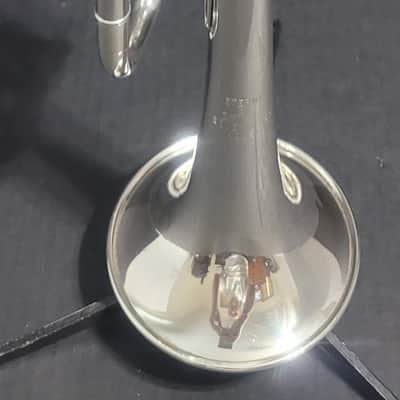 Getzen Eterna 900 Severinsen Model Trumpet,2 mouthpieces ,2 mutes and Original case 1968-1970 - Silver plated image 12