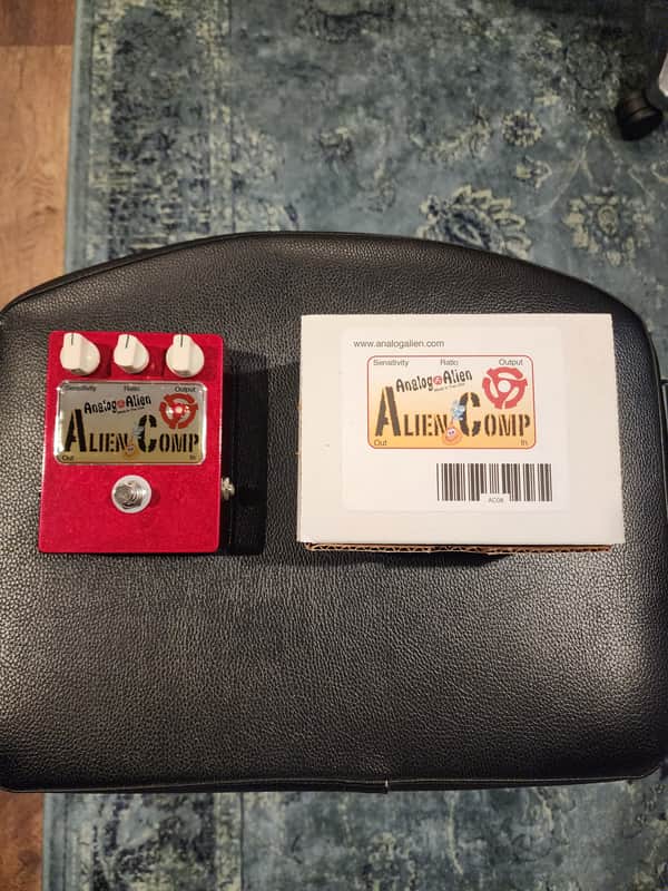 Analog Alien Alien Comp 2022 - Red image 1