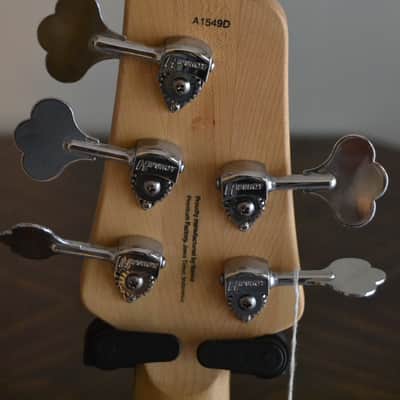 Ibanez ATK805 5弦ベース Ibanez ATK805E Premium - Walnut Flat, 5