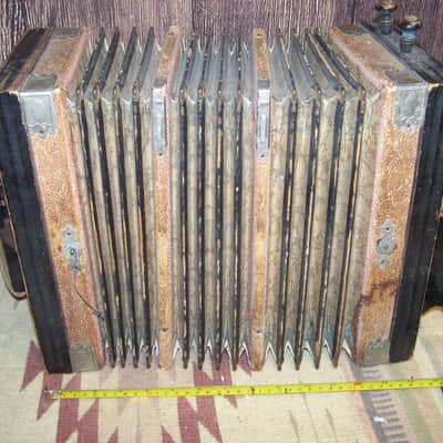 Unbranded Vintage German Concertina/Squeeze Box, 1960? image 5