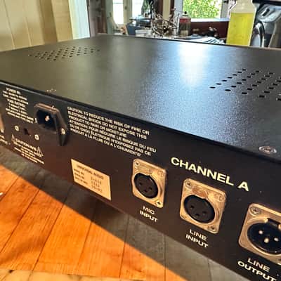 Universal Audio 2-610 Dual Tube Preamps - Amazing Condition! image 5