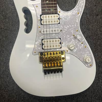 ibanez jem 7 dizmazio pick ups, floral print inlays w/scalloped frets image 8