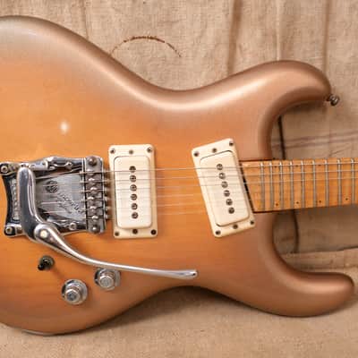 Mosrite M-88 1988 - Goldburst image 3