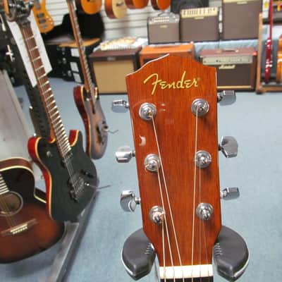 良音/Fender　DG-60 NAT 改チューナー付エレアコ　ケース付 Fender DG 60-Nat-DS-V2 Acoustic Guitar w/ Fishman Soundhole Pickup