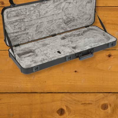 Fender Deluxe Moulded Stratocaster/Telecaster Case - Black image 2