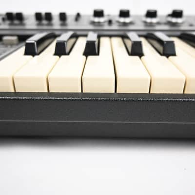 Roland SH-2 *Near mint with hard case & serviced* image 5