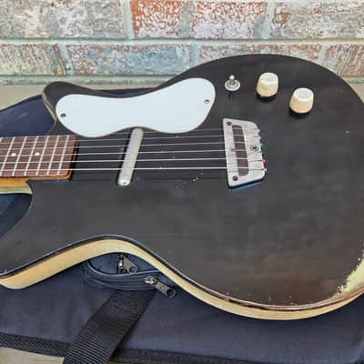 Vintage 1960 Danelectro DC-1 Standard Shorthorn Electric Guitar w/ Fender Gig Bag! image 3