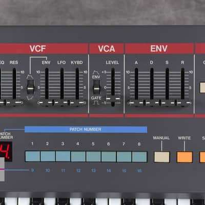 Roland JUNO-106 Programmable Polyphonic Synthesizer in Very Good condition image 8