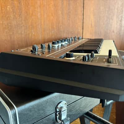 Roland SH-2 vintage analog synthesizer Perfect Working w/ original case image 5