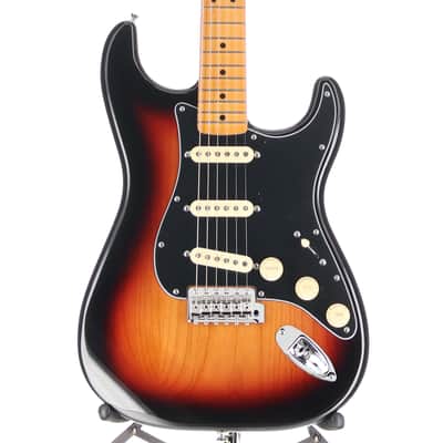 Fender Certified Pre-Owned Vintera II '70s Stratocaster, Maple Fingerboard, 3-Color Sunburst (Q2) (10429) image 1