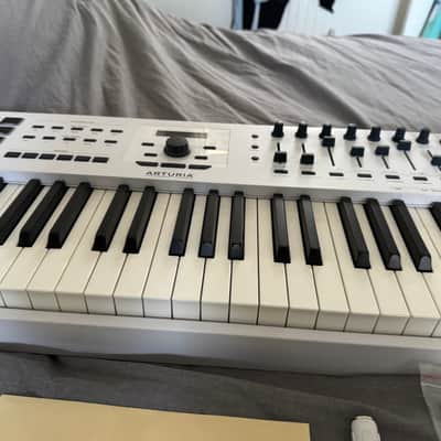 Arturia KeyLab 88 MkII MIDI Controller 2019 - Present - White image 7