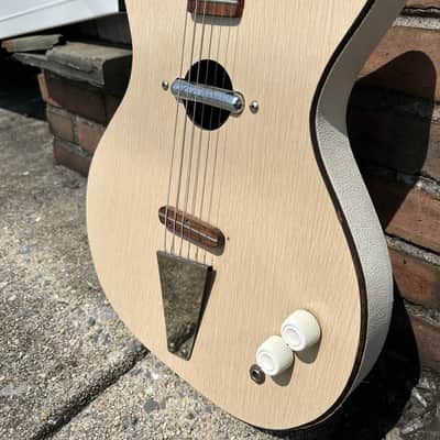 Danelectro Convertible Single Pickup 1959 - 1969 - Blonde image 2