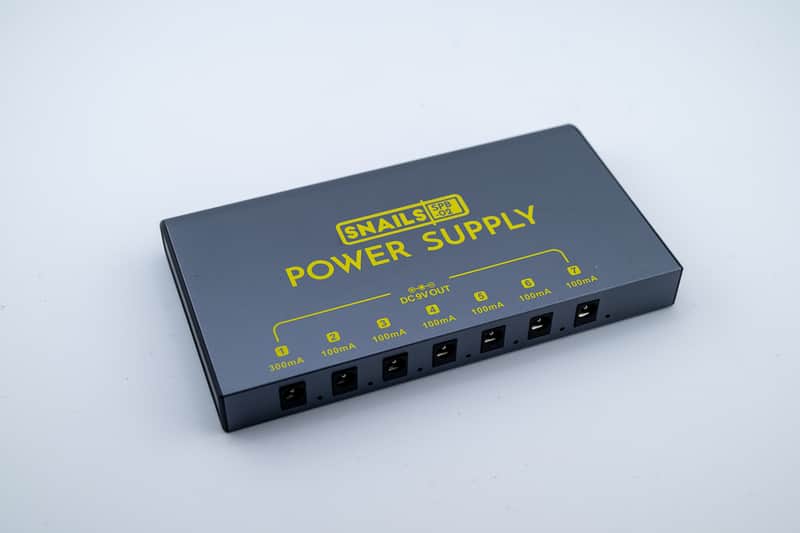 Snails SPB-02 Power Supply 7 Isolated DC Output, Built-in 3.7V/10000mAh Rechargeable Battery 2000s - gray image 1