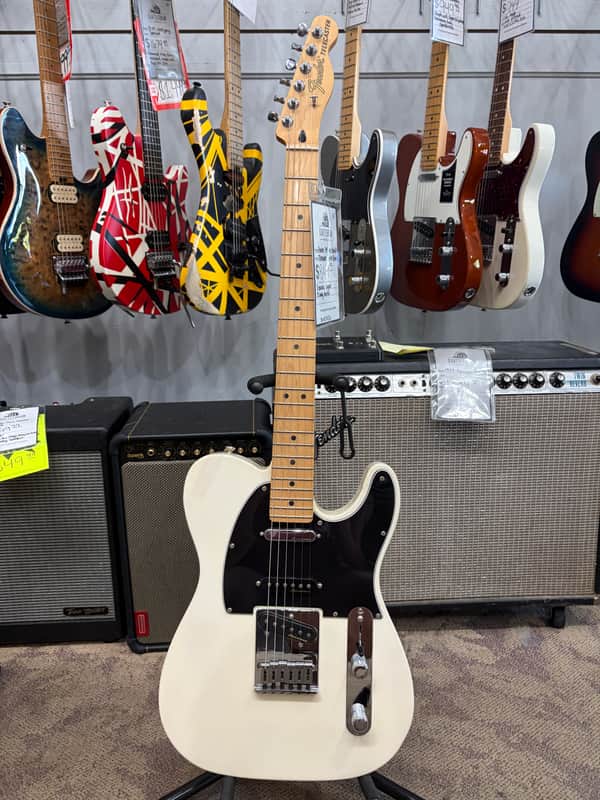 Fender Deluxe Nashville Telecaster with Maple Fretboard - White Blonde