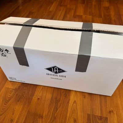Universal Audio LA-2A Leveling Amplifier / Optical Compressor 2000 - Present - Gray image 4