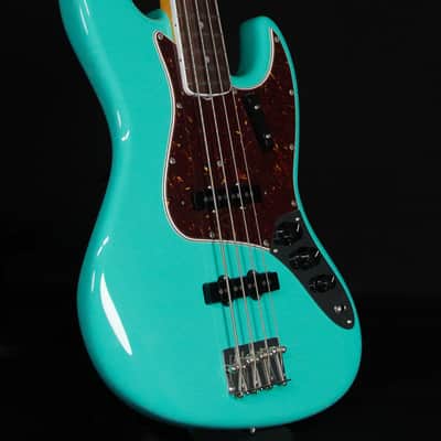 Fender American Vintage II 1966 Jazz Bass, Rosewood FB, Sea Foam Green - Demo image 4