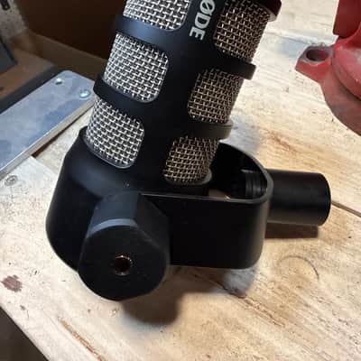 RODE PodMic Cardioid Dynamic Podcasting Microphone 2019 - Present - Black image 1