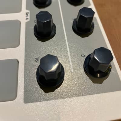 Arturia BeatStep MIDI Controller 2014 - Present - White image 7