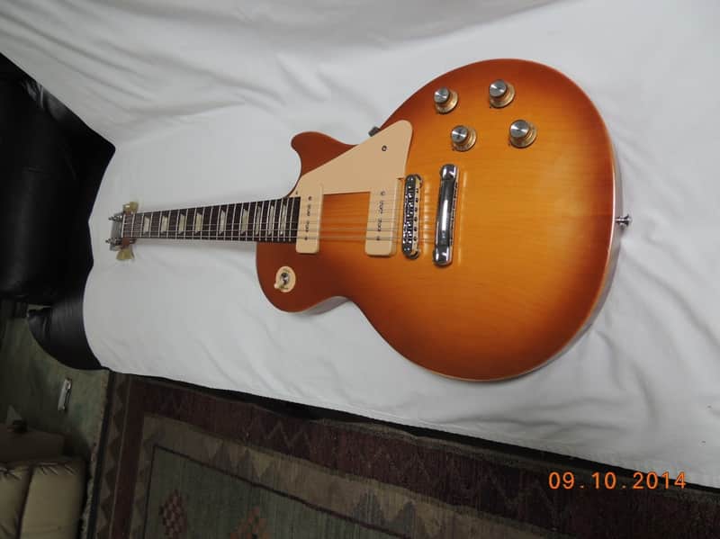 2011 Gibson 60's Tribute Les Paul Studio Electric Guitar (P90 Pick ups) w/ gig bag. Honeyburst image 1