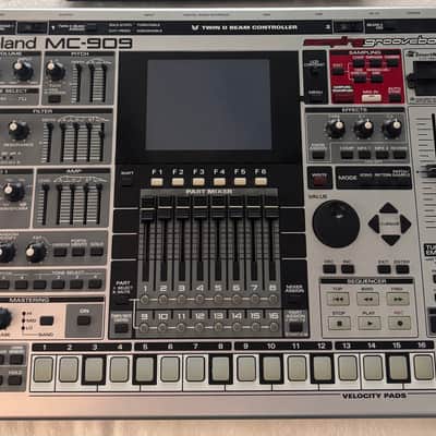 Roland MC-909 Groovebox