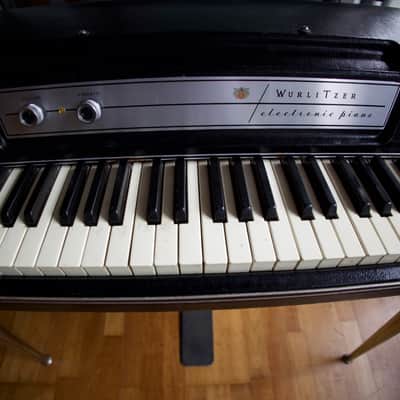 Wurlitzer 200A 64-Key Electric Piano 1974 - 1983 - Black image 8