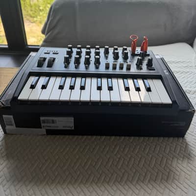 Arturia MicroBrute 25-Key Synthesizer 2014 - Present - Black image 4