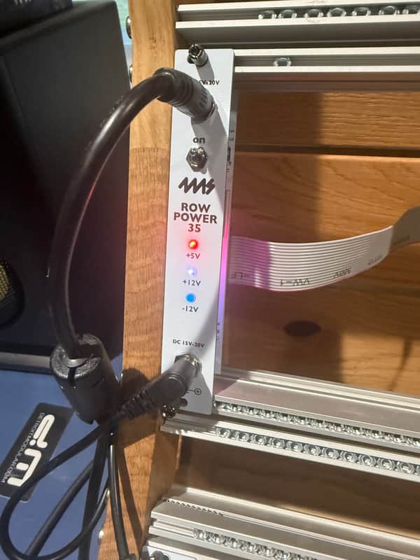 4MS Row power 35 with ribbon cable image 1