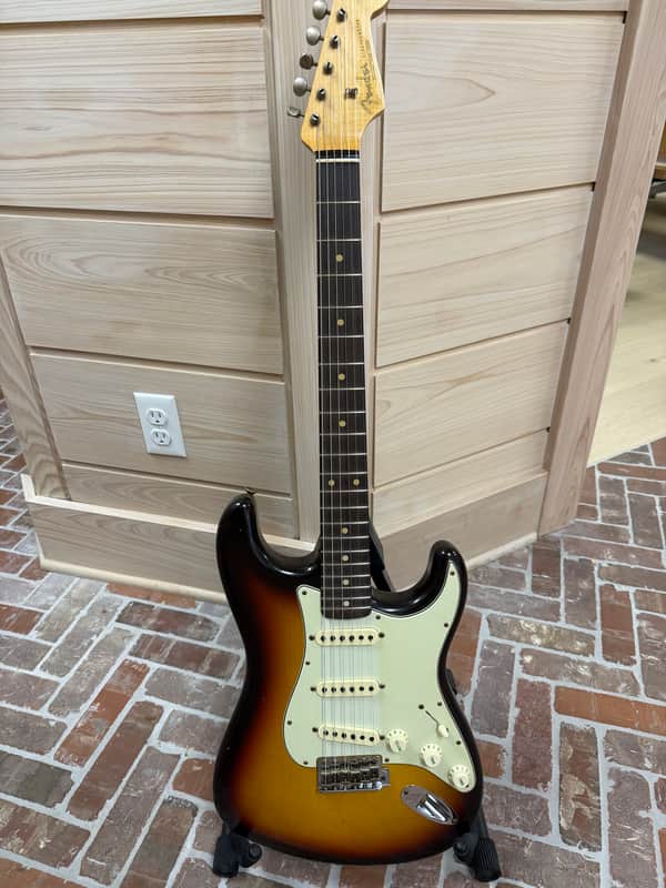 Fender Willcutt True '62 Stratocaster Journeyman Relic 3-Color Sunburst - 3 Color Sunburst image 1