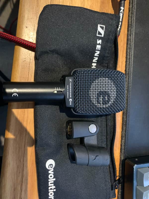 Sennheiser e906 Supercardioid Dynamic Instrument Microphone