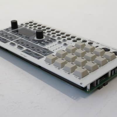 Behringer RS-9 Rhythm Sequencer Eurorack Module – Boxed image 4