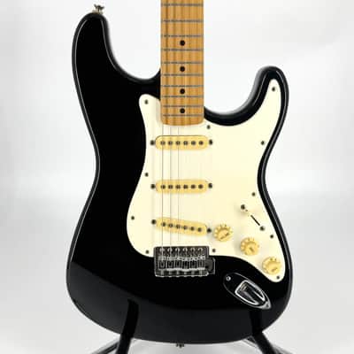 1995 Fender Squier Series Stratocaster – Black image 3