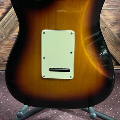 Fender American Deluxe Stratocaster® HSS 2004 - 3-Color Sunburst image 6