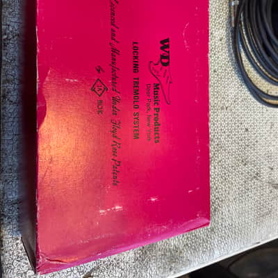 WD licensed KKT-3 Floyd Rose tremelo system 1990,s - Gold image 1
