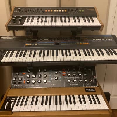 Roland Juno-106 61-Key Programmable Polyphonic Synthesizer